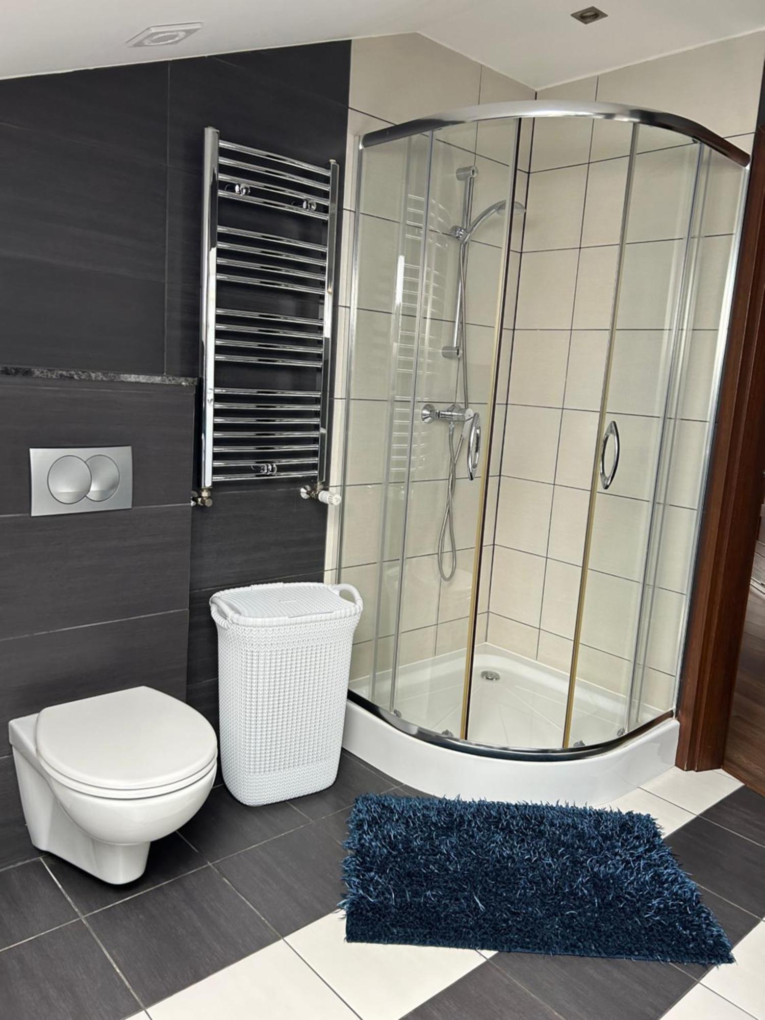 Apartament Bobrzanska - 4 Bedrooms Sypialnie Świdnica Eksteriør bilde